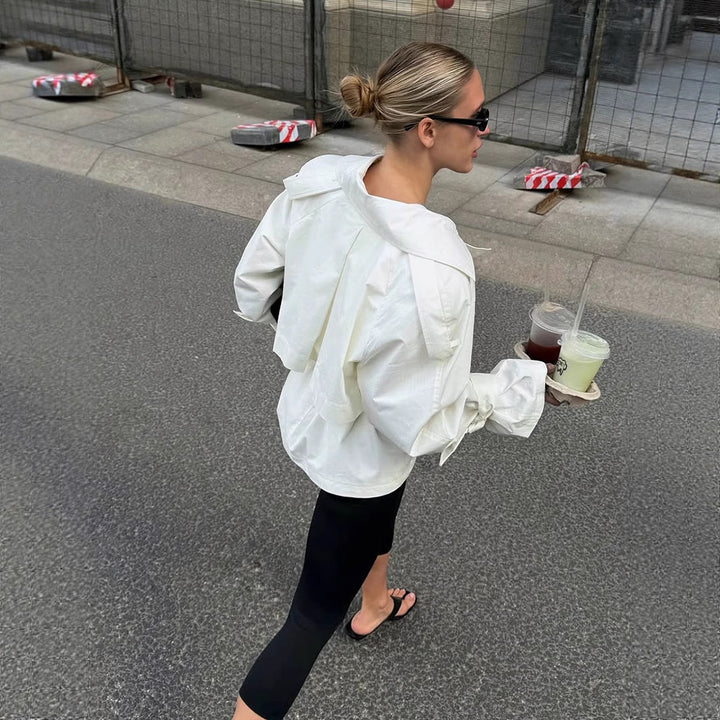 Dame mode kort jakke med talje bælte og elegant snit Stilla