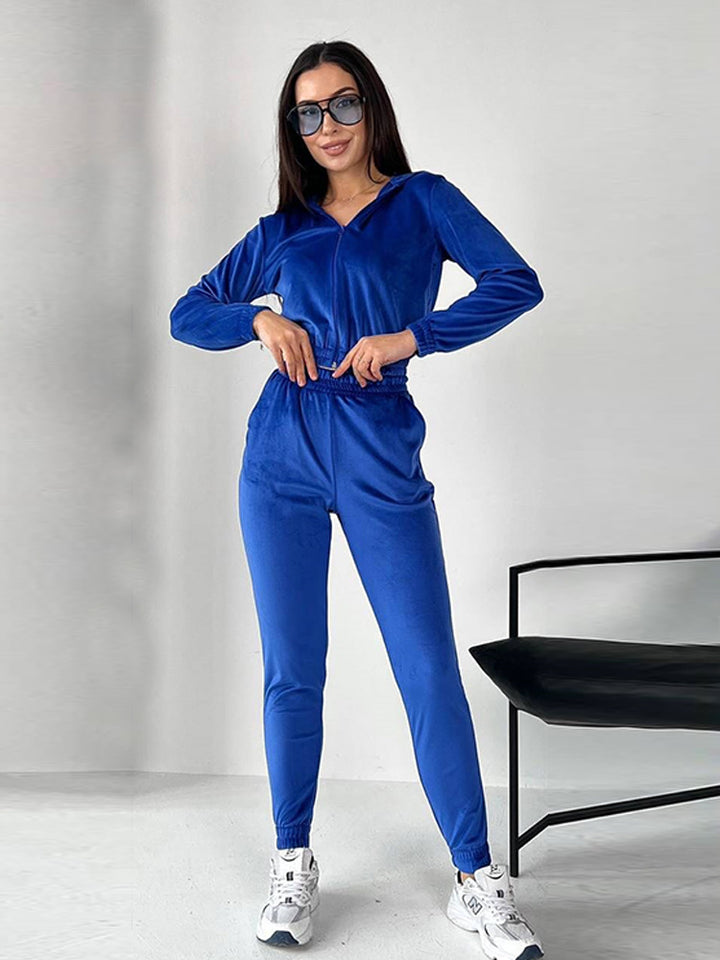 Kvindernes Velour Joggingdragt med Fashionabelt Cropped Design og Praktisk Lynlås Skovae