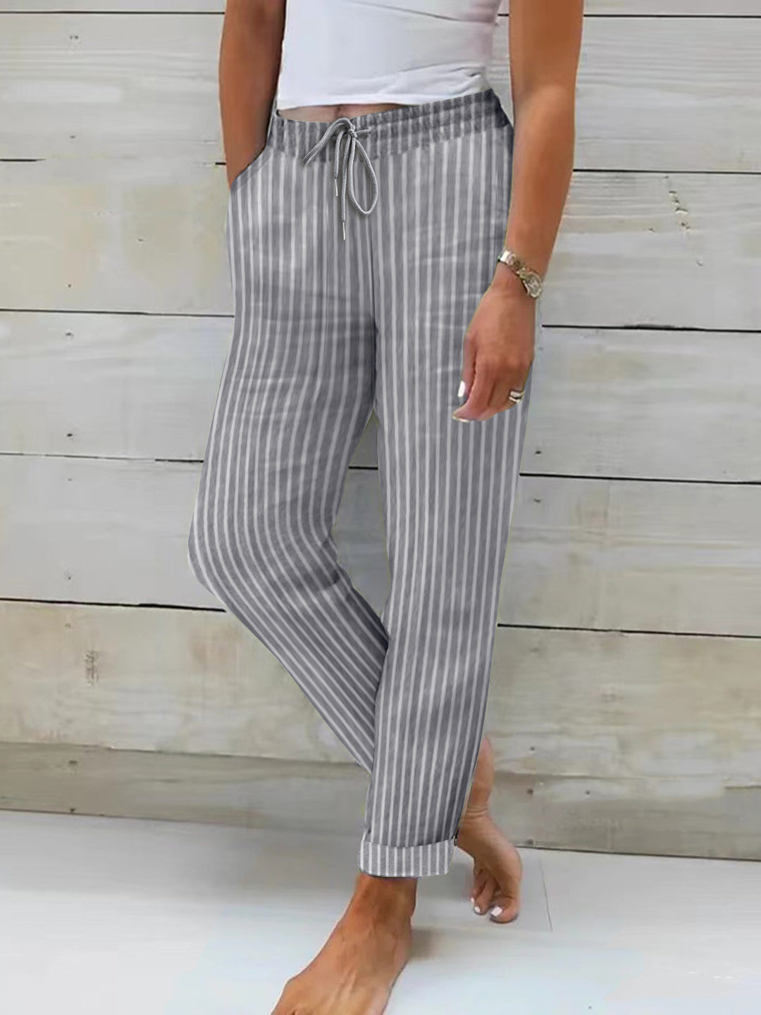 Dame fritidshose med trendy stribet mønster og elastisk talje Stilla
