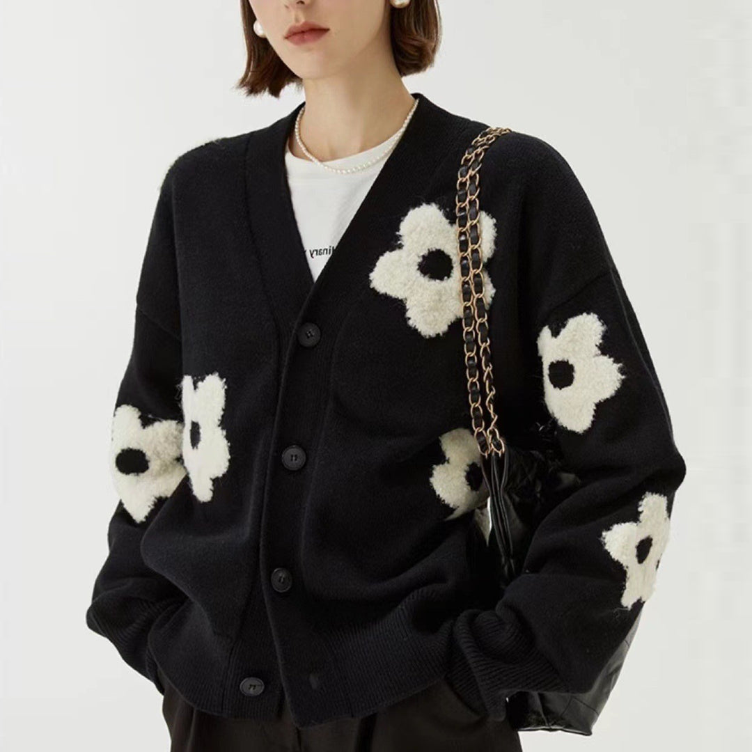 Dame cardigan med blomsterapplikationer og knaplukning Stilla