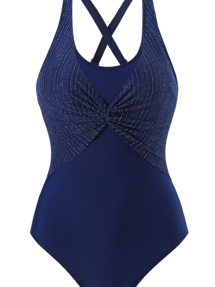 Dame moderigtig heldragt badedragt med raffineret twist-design og sporty stropper Stilla
