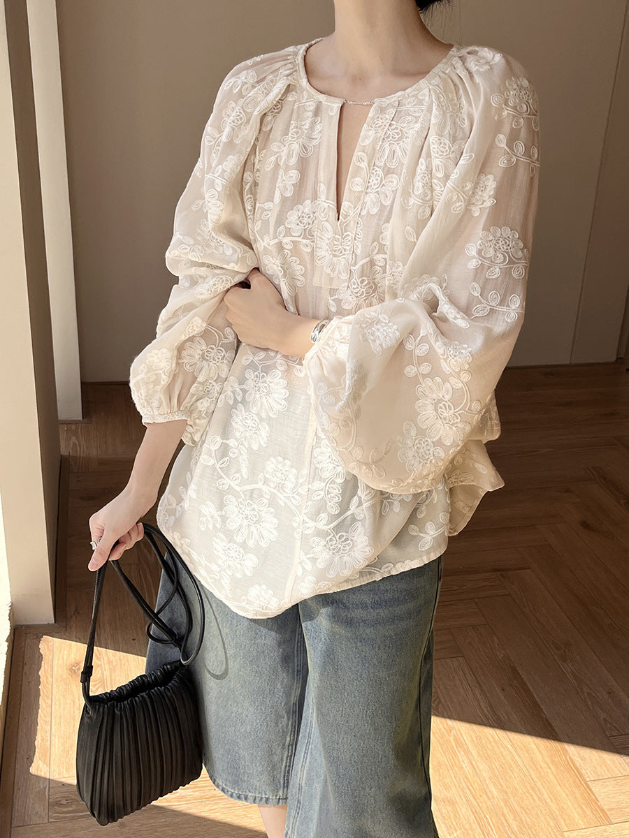 Damebluse med blomsterbroderi Stilla