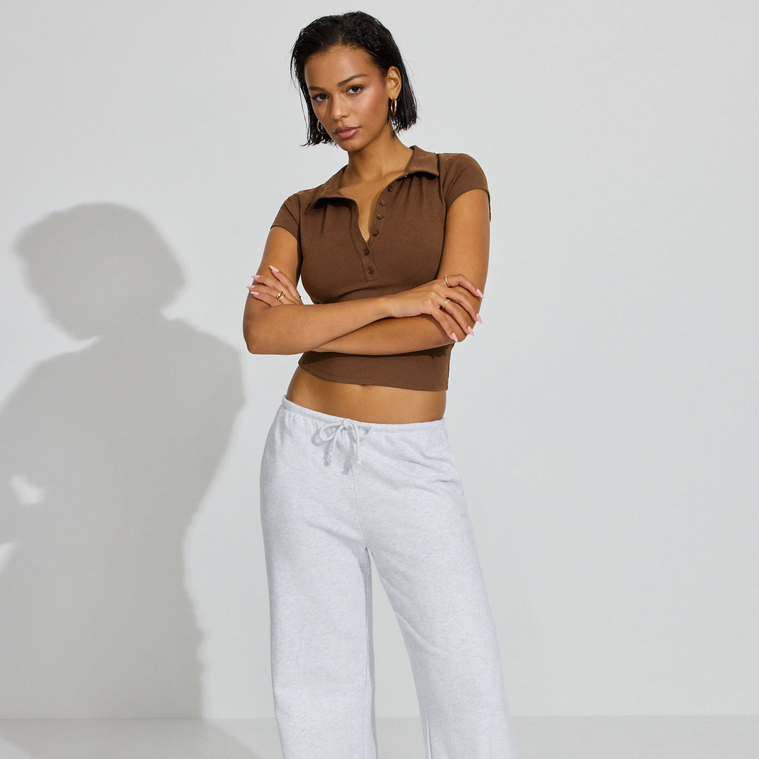 Dame Sports Crop-Top med dekorativ knapdetalje og figursyet snit Stilla