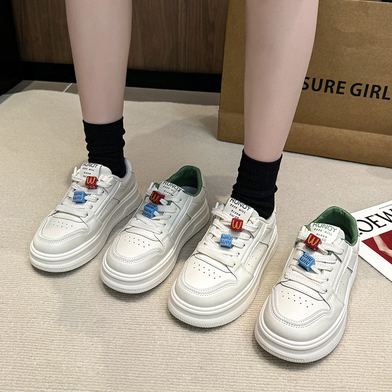 Dame Sneakers i urbane stil med farverig snørresystem og dæmpende sål Stilla
