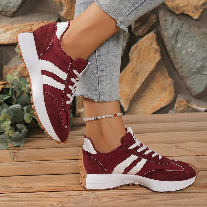 Dame nan retro-inspirerede plateausneakers i velourlæder-look med profileret gummisål Skovae