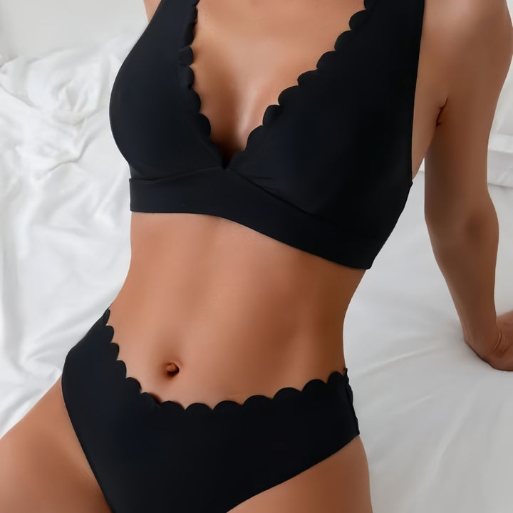 Dame bikini sæt med elegante bølgekant og dyb V-udskæring Skovae