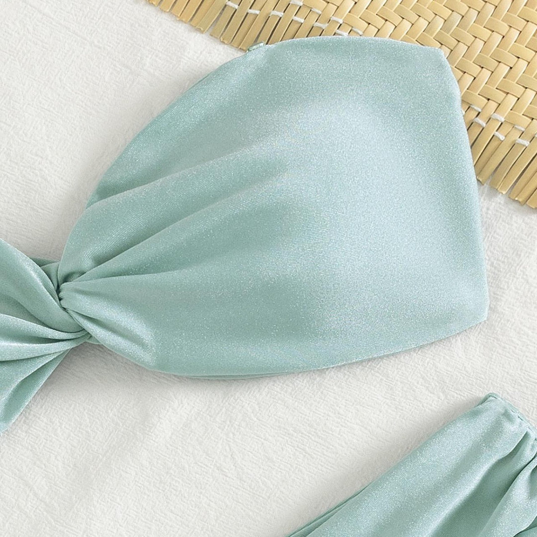 Dame Bandeau-bikini med moderne knudedesign og figursyet underdel Skovae