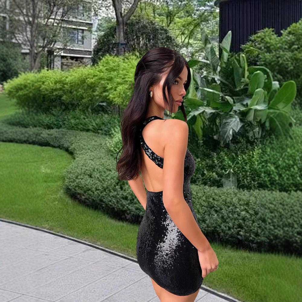 Kvinders funklende mini kjole med glitrende stof og racerback design Skovae