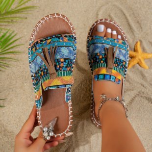 Dame slide-sandaler med farverigt vævdesign og fashionable kvaster Stilla