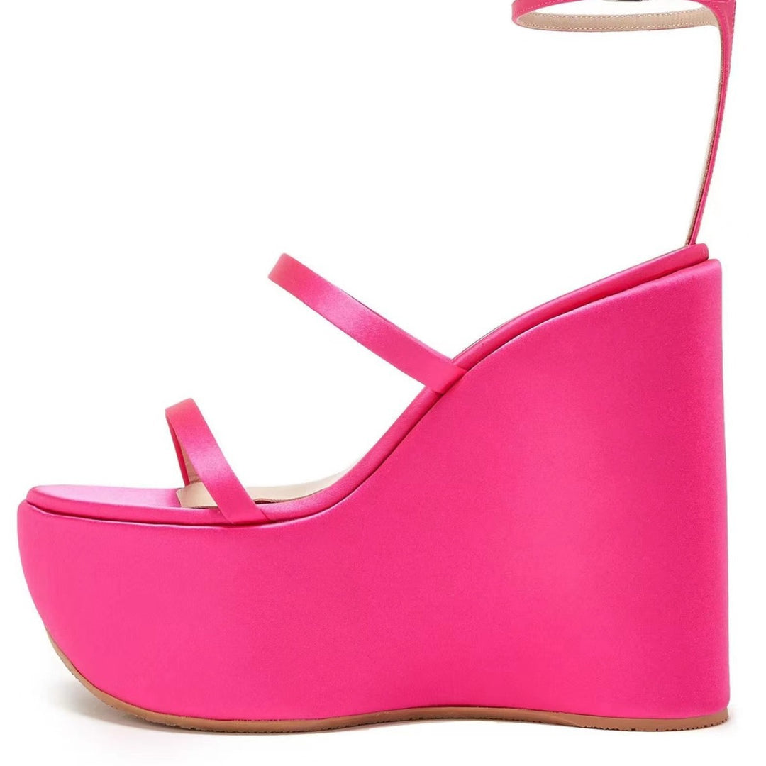 Femme Platform-Wedge-Sandaler med justerbar ankelrem Stilla