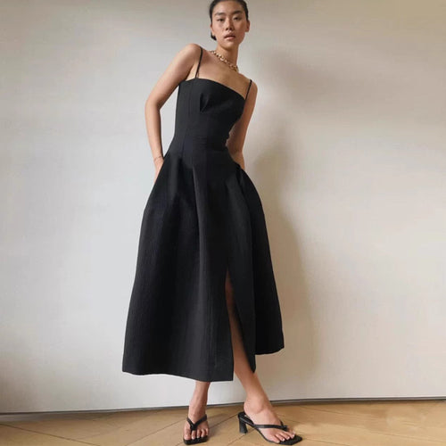 Dame Maxi-kjole med elegant spaghettistrop og sidelæg Stilla