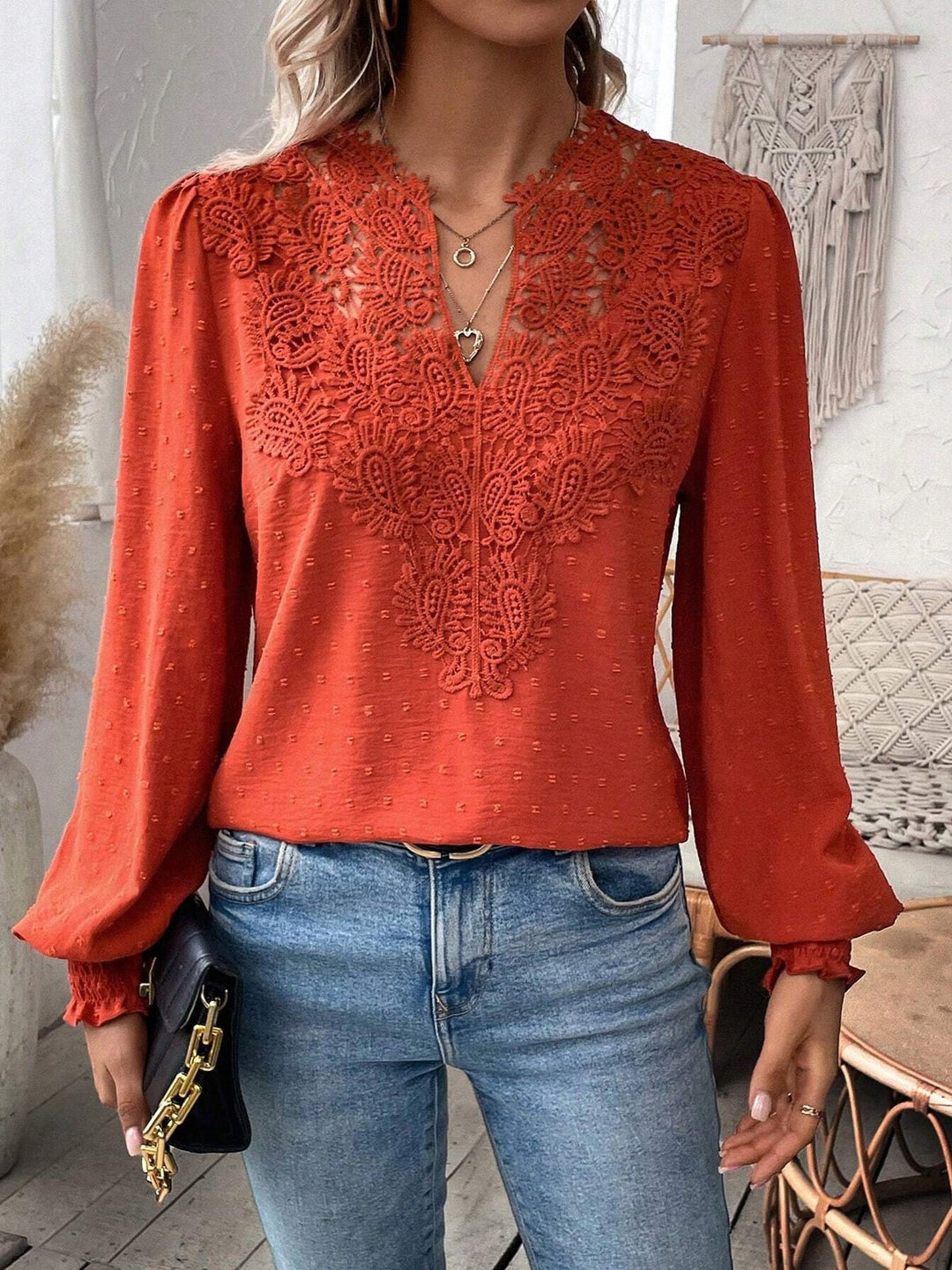 Dame elegant bluse med kunstneriske spidsudsmykninger Stilla