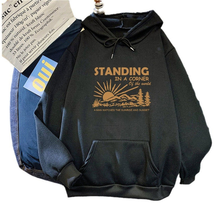 Kvinders hoodie med inspirerende landskabsdesign Skovae