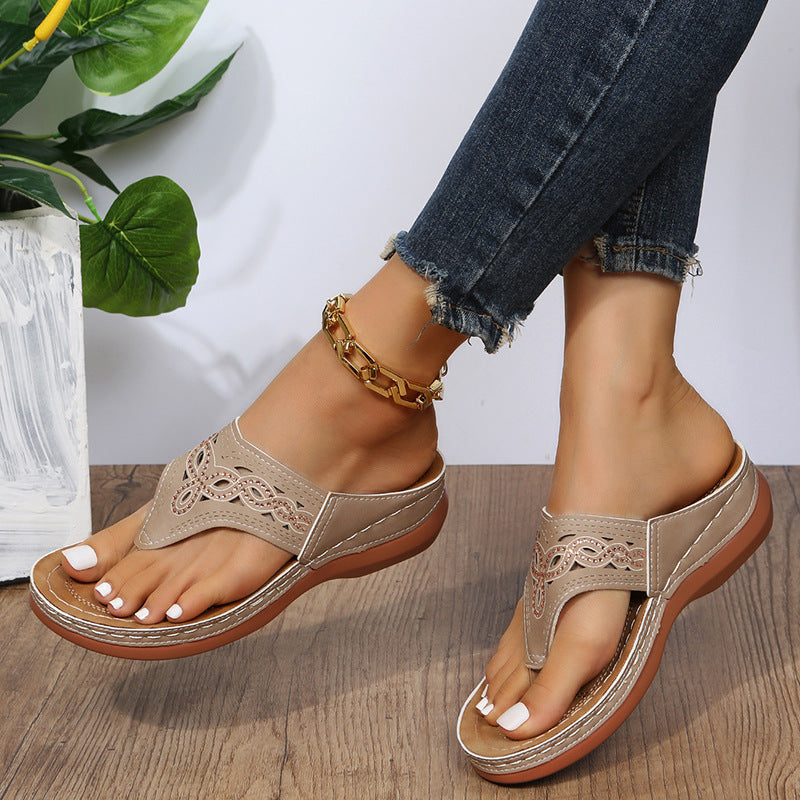 Dames flip-flop sandaler med elegant snøredetalje og komfortabel fodbundsdesign Stilla