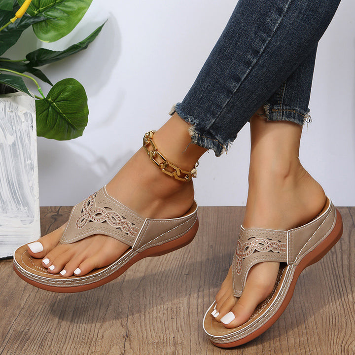 Dames flip-flop sandaler med elegant snøredetalje og komfortabel fodbundsdesign Stilla