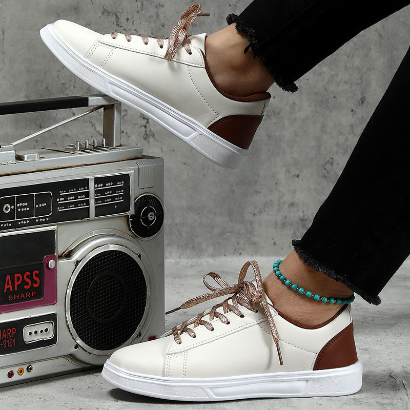 Dame Sneakers med glitrende accent Stilla