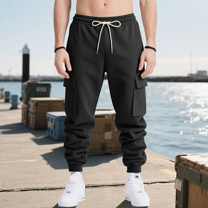 Herren nan multifunktionelle kraftfulde joggingbukser med generøse klaplommer, elastisk snøre i taljen og konisk benafslutning Skovae