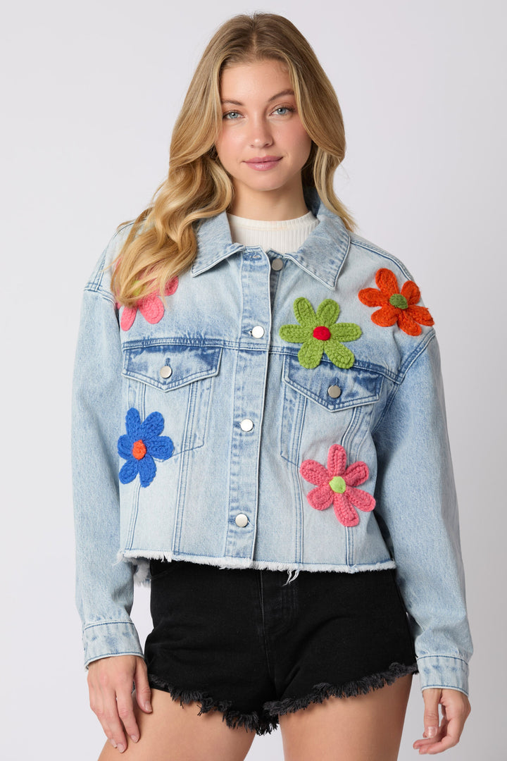 Kvindernes fashionable denimjakke i sporty look med farverigt motiv Stilla