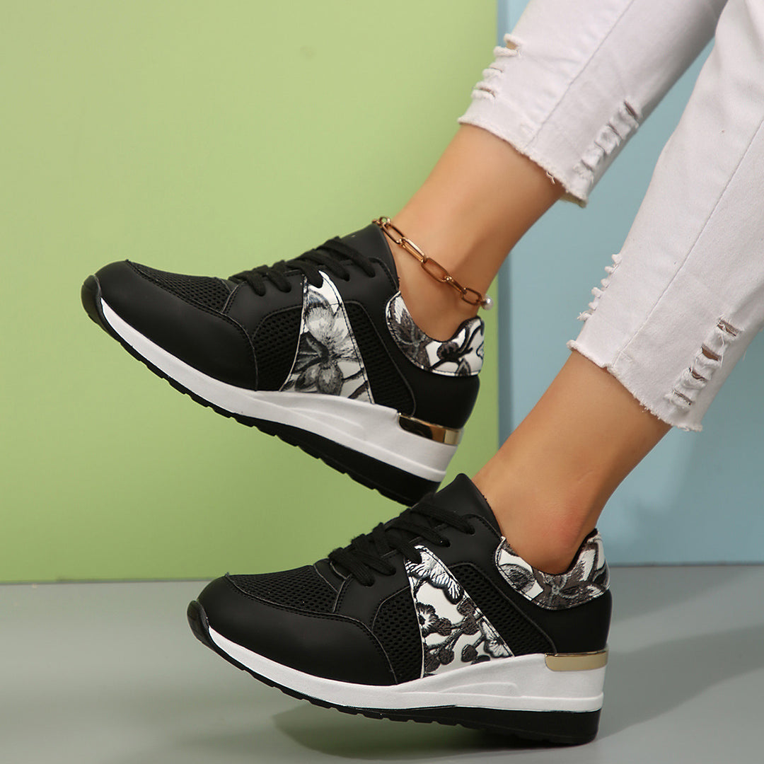 Dame Sneakers med luftig mesh-overflade og elegante florale accenter Stilla