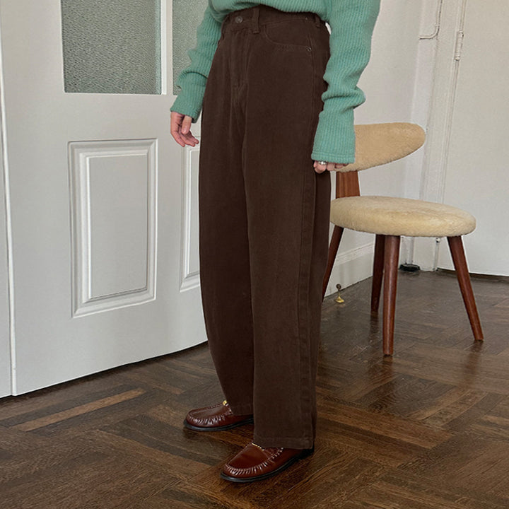 Dame kort skåret dunjakke med moderne ståkrave og praktiske trykknapper Stilla