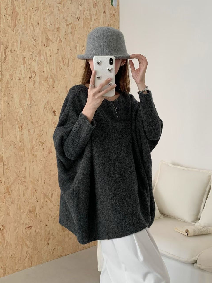 Kvinders oversized strikket sweater med en afslappet skæring og dramatiske ærmer Stilla