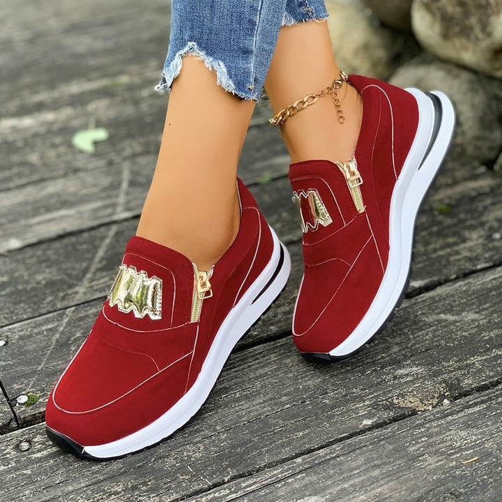 Dame Sportliche Slip-On Sneakers med stilfuld guldaccent og behageligt dæmpningssystem Stilla