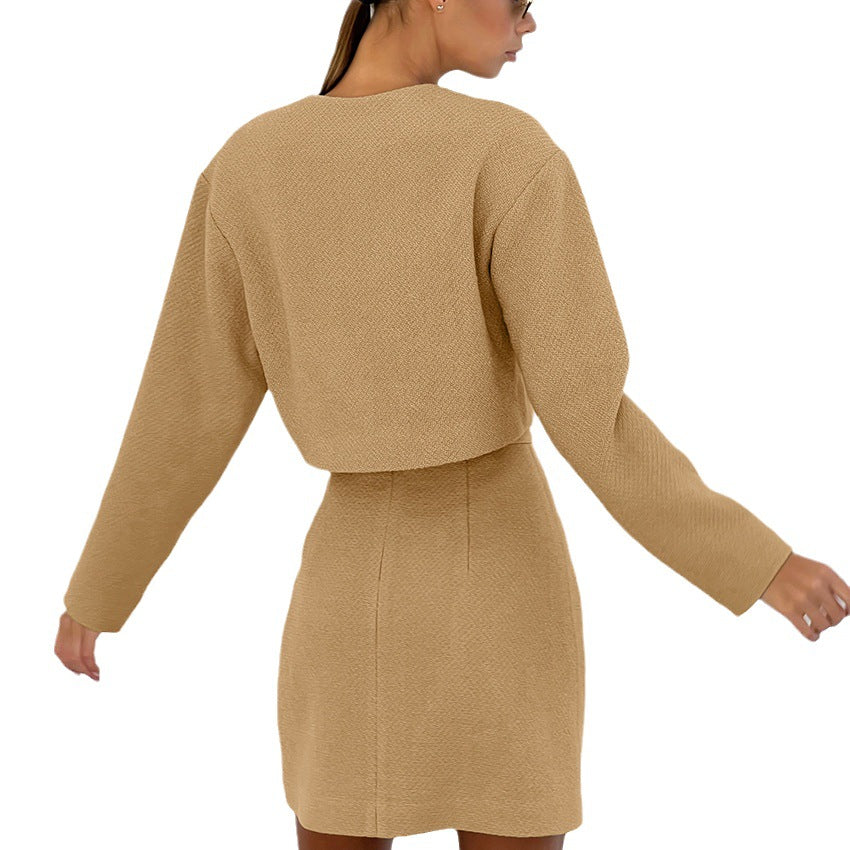 Dame Mode Minikjole med Crop-Jakke og elegante Knapdetaljer Stilla