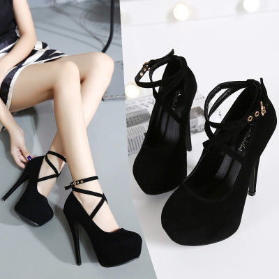 Dame Plateau-sandaler med justerbar ankelrem og elegant pump-design Stilla