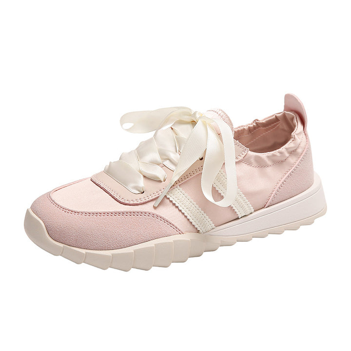 Dame sneakers i modern blanding af sport og elegance med luksuriøse satinsnørebånd Stilla
