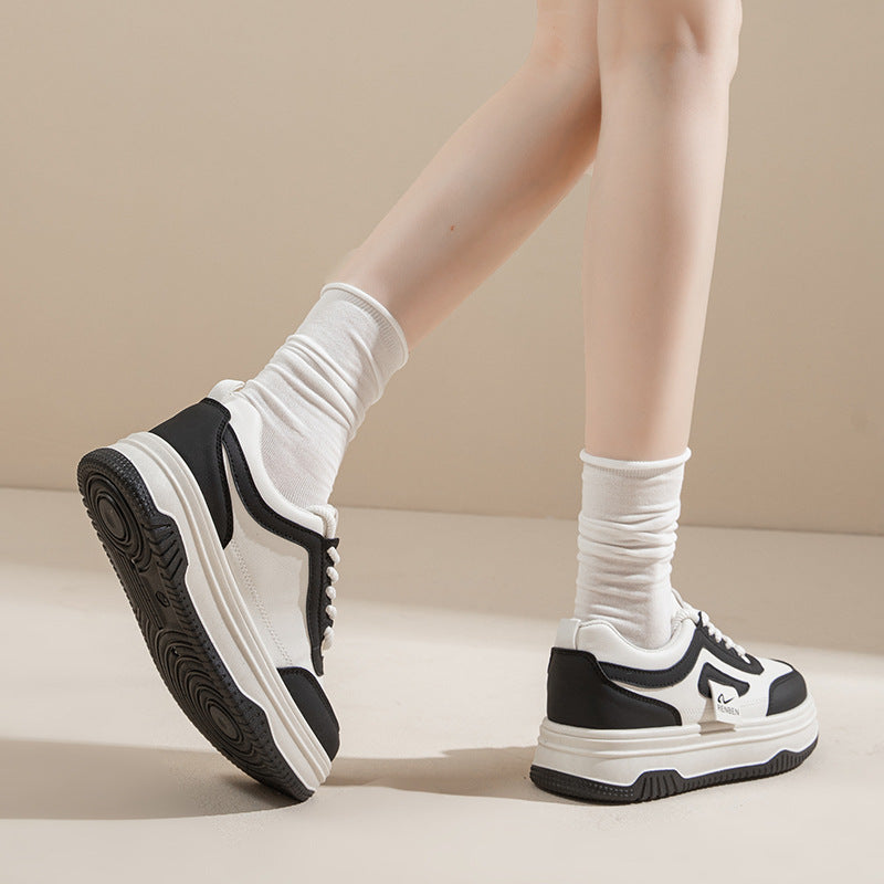 Dame sneakers i sporty og behageligt design med tykk sål og åndbare egenskaber Stilla