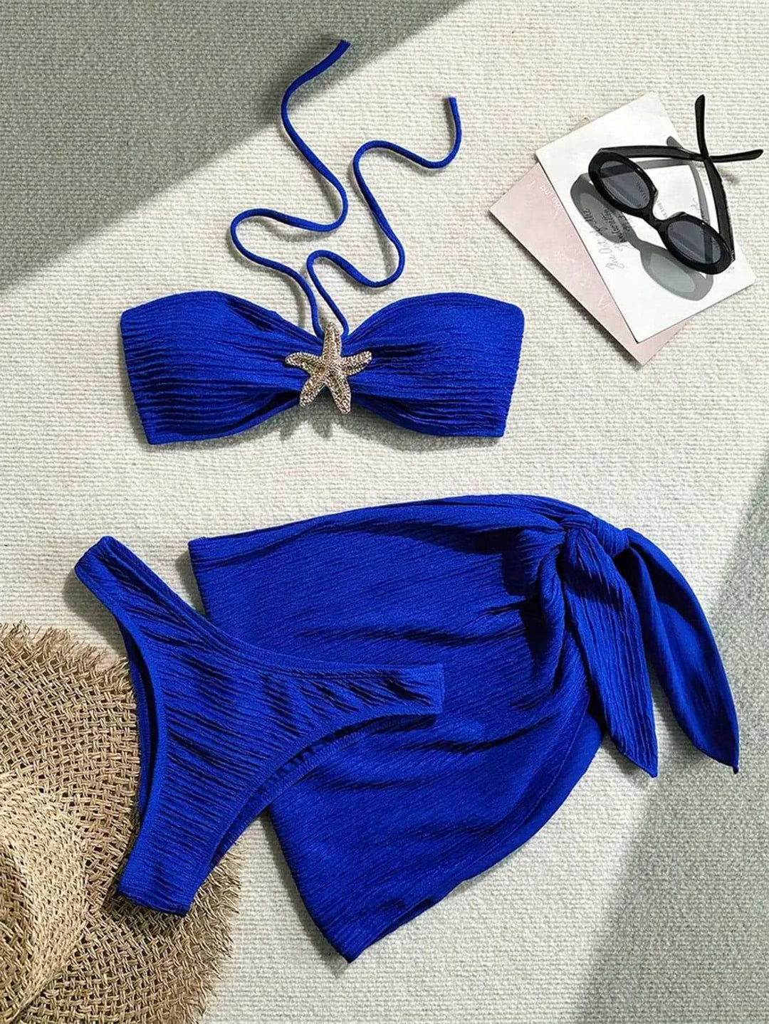 Dame bandeau-bikini med ornamental stjerne-detail og moderne indpakningsnederdel Skovae