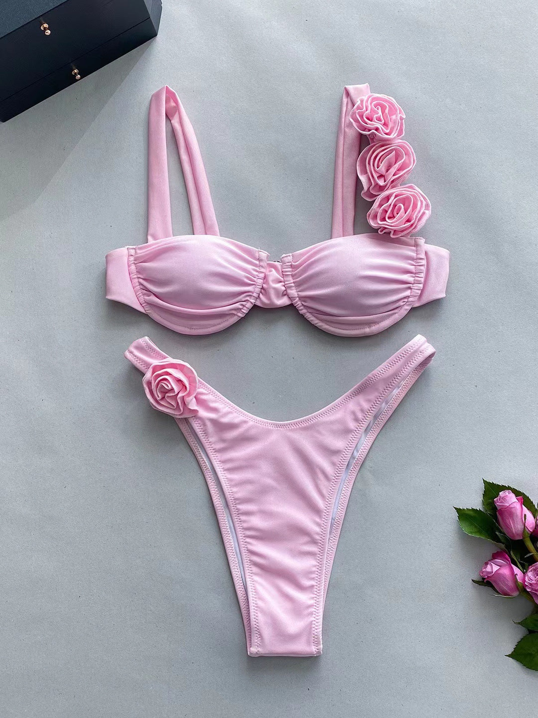 Damebikini med innovativ ruffle-design og justerbare stropper Stilla