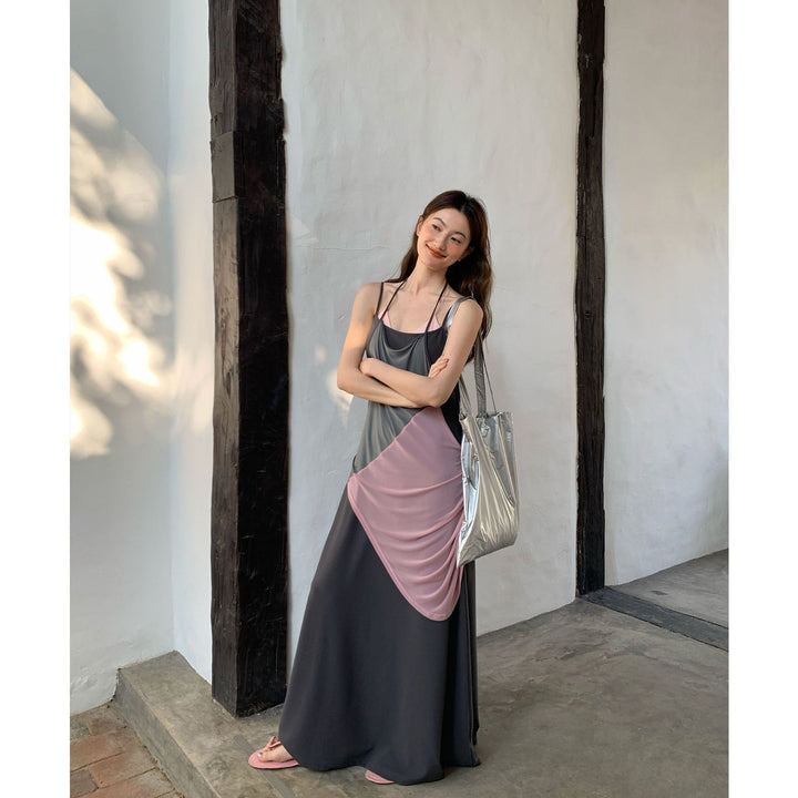 Dame Maxikjole med asymmetrisk drapering og moderne design Stilla