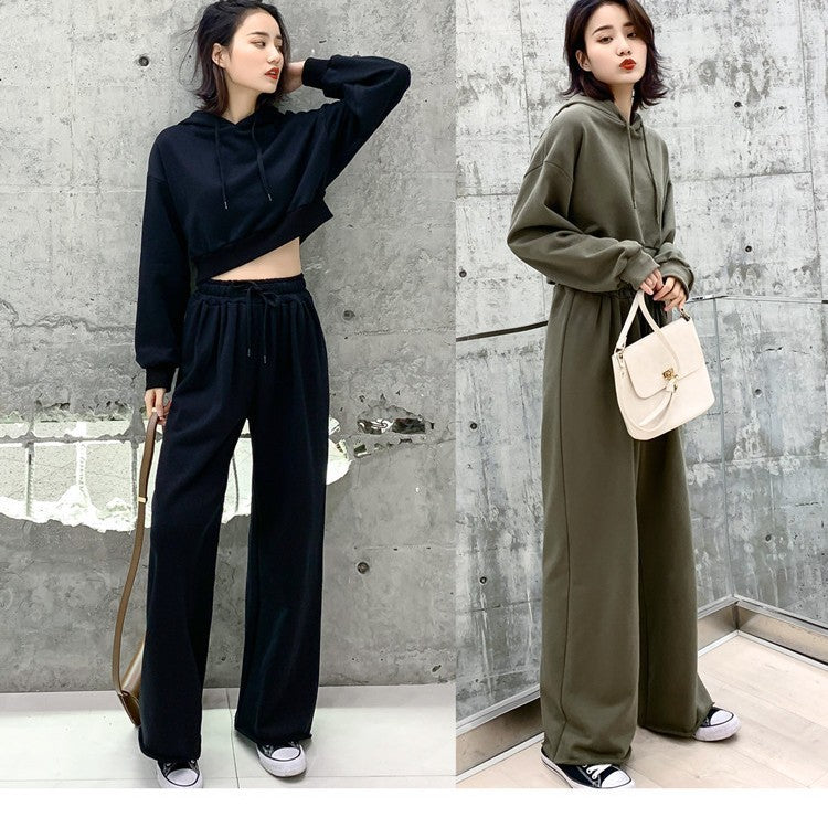 Damer moderigtigt og afslappet loungewear sæt med cropped hoodie og brede bukser Stilla
