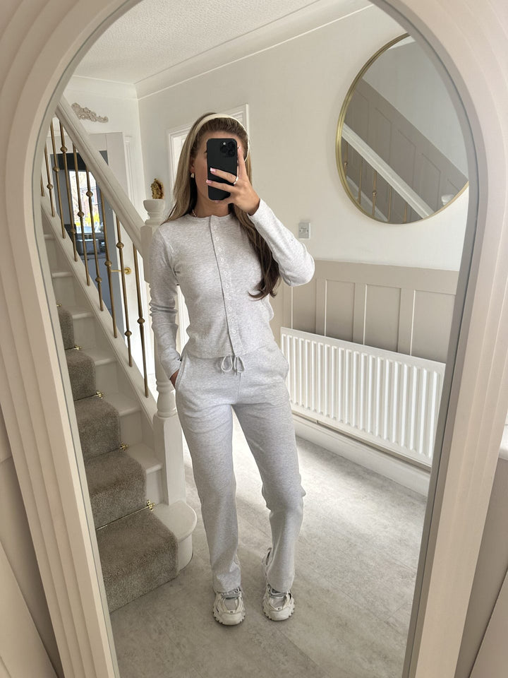 Kvindernes hyggelige strik jumpsuit med knapdetaljer og elegant design Skovae