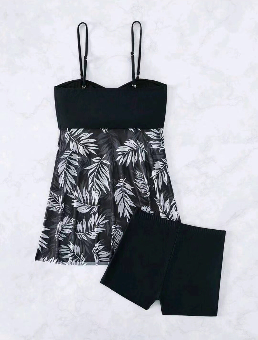 Dame Tankini-sæt med blomstret overdel og behagelige shorts Stilla