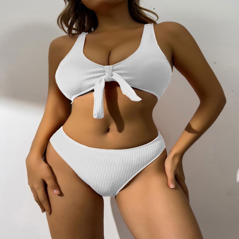 Dame badedragt i stilfuldt crop-top design med knudedetalje Skovae