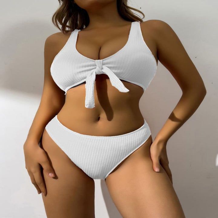Dame badedragt i stilfuldt crop-top design med knudedetalje Skovae