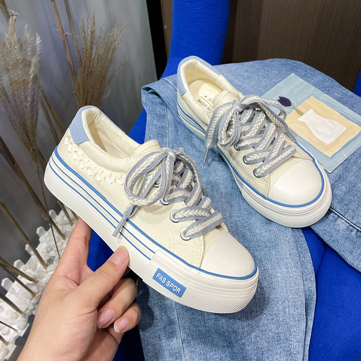 Dame Sneakers i urban stil med unikt snøredesign og komfortable såler Stilla