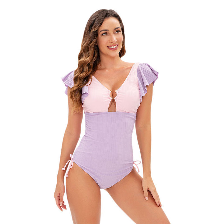 Dame one-piece badedragt med feminine flæse detaljer og smart U-udskæring Skovae