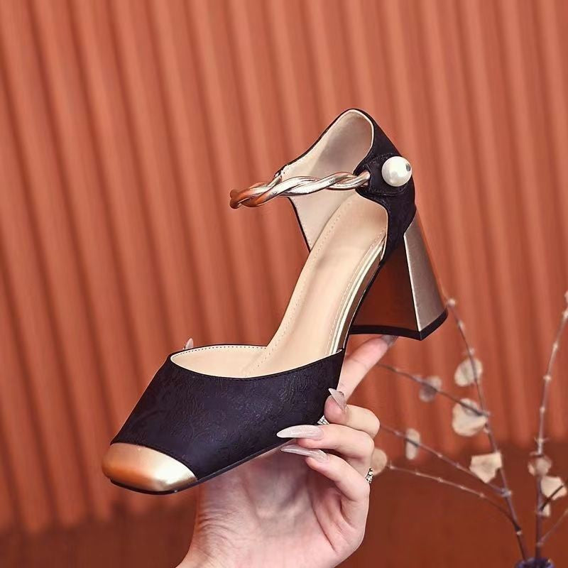 Damer nan elegante Slingback-pumps med kvadratisk tåform, Jacquard-overmateriale og snoet smykkestrop Skovae