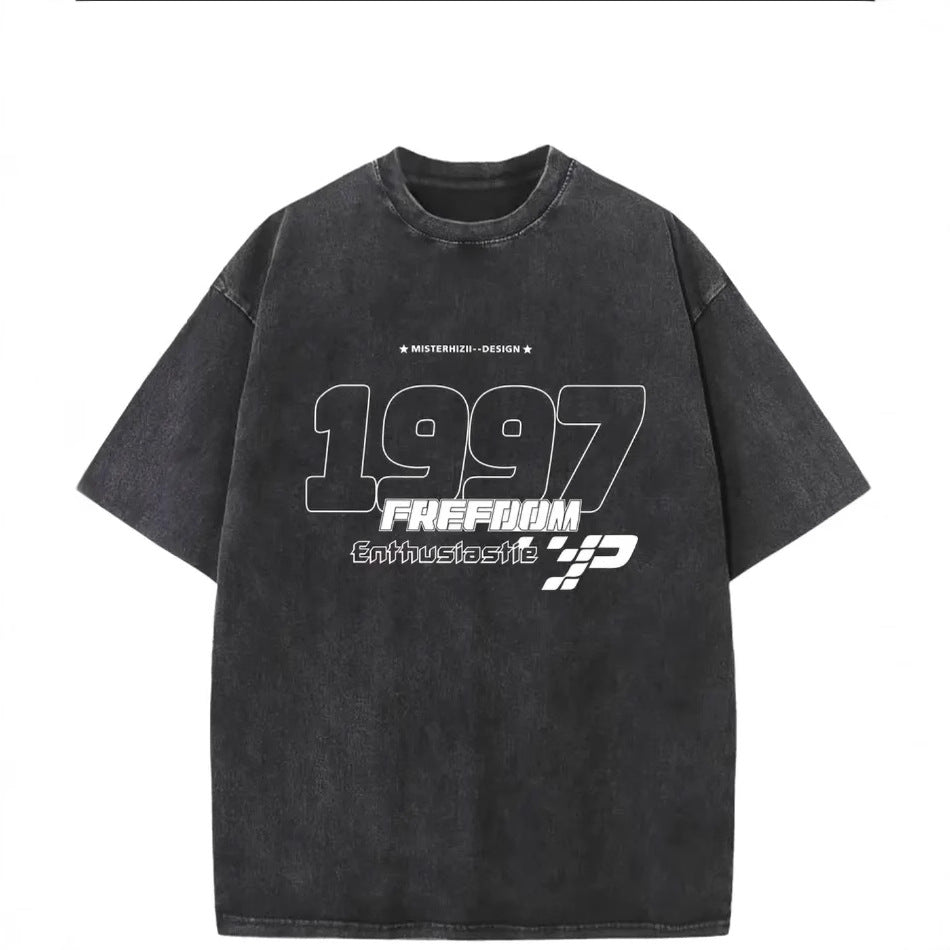 Dame T-shirt med afslappet oversized-snit og moderne grafisk design Stilla