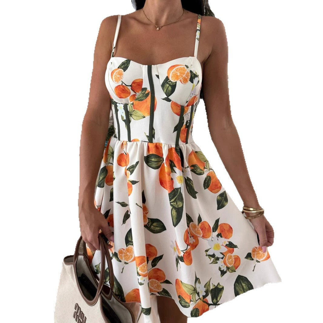 Dame sommerligt blomsterkjole med strapless design og figursyet snit Stilla