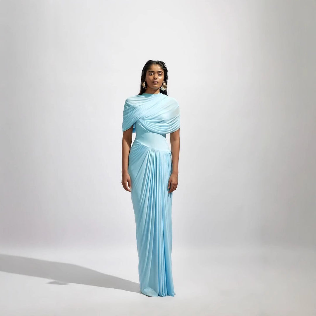 Dame maxikjole med elegant drapering og asymmetrisk cut-outs Skovae