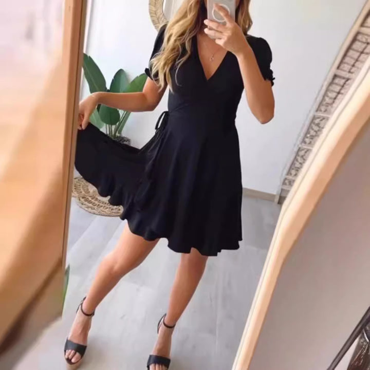 Dame wrapped dress med flydende skørt og elegante pufærmer Stilla