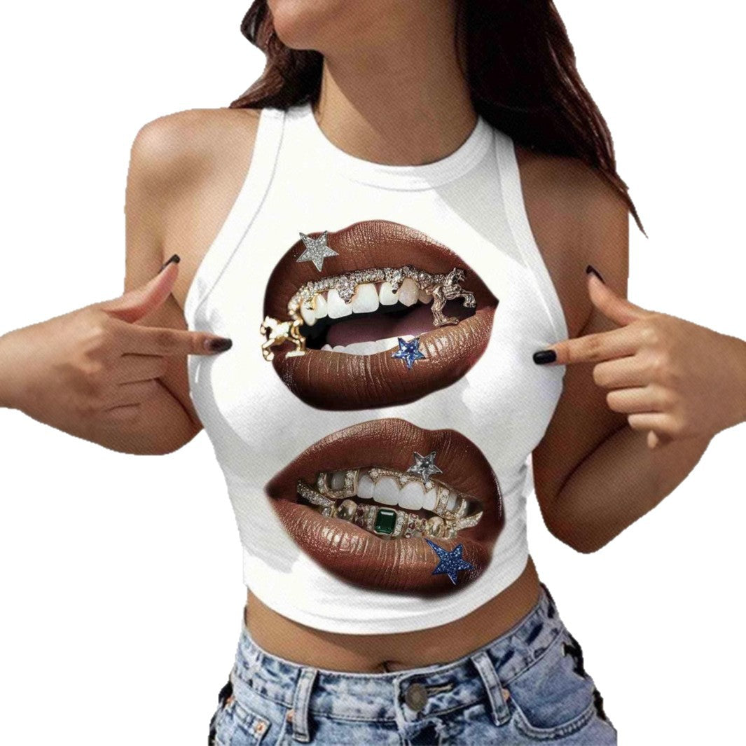 Dame tanktop med kunstnerisk læbe motiv og tætsiddende snit Skovae