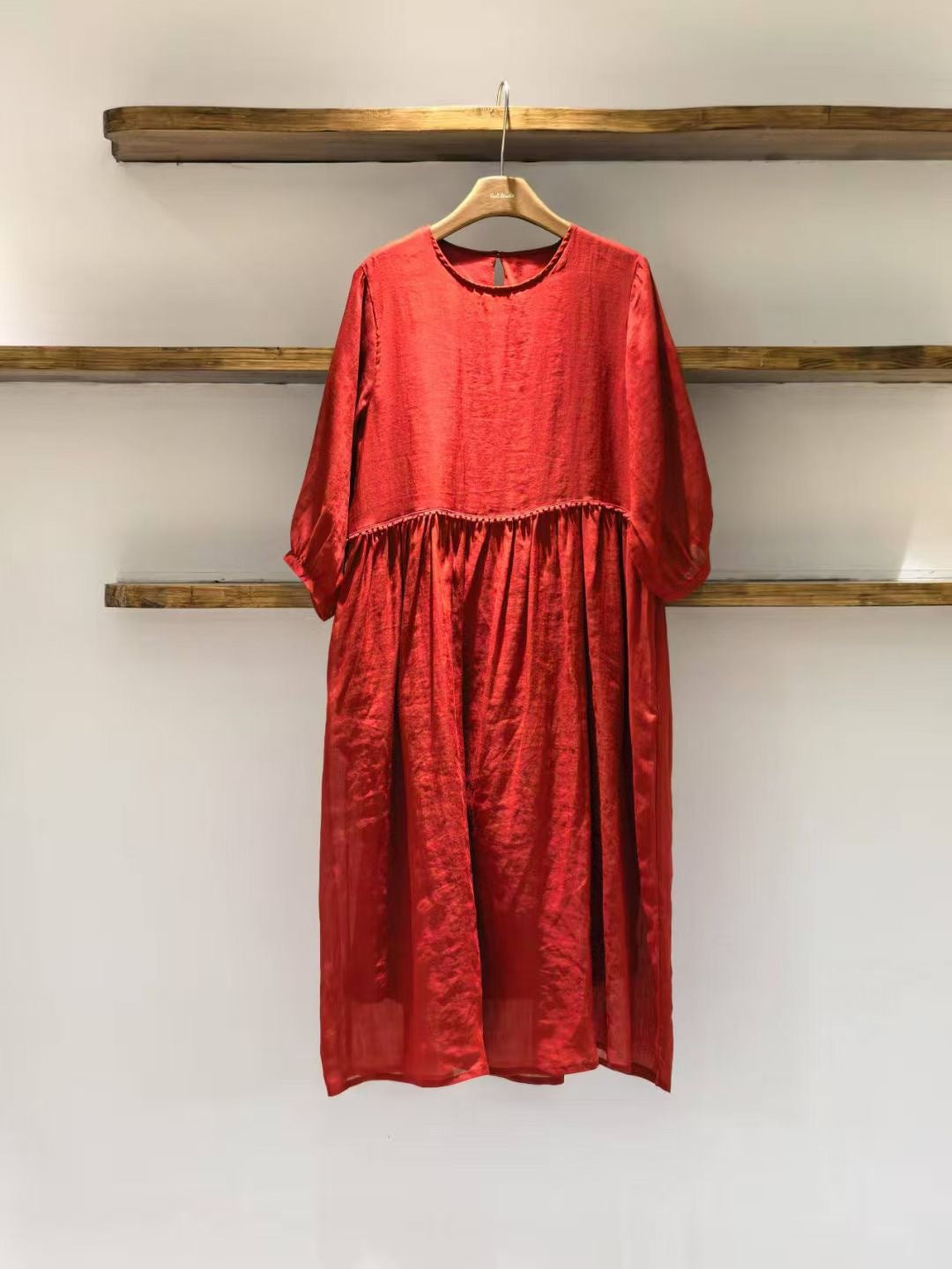Femme Flydende Maxi-Kjole med Plissé-Kant Stilla