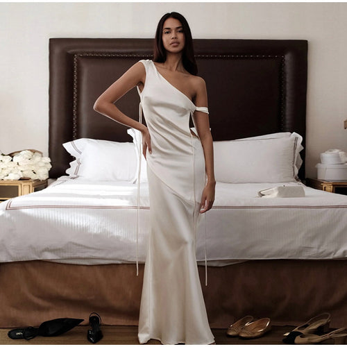 Dame Strapless Satin Maxi Kjole med Sideslids og Sofistikeret Snit Stilla