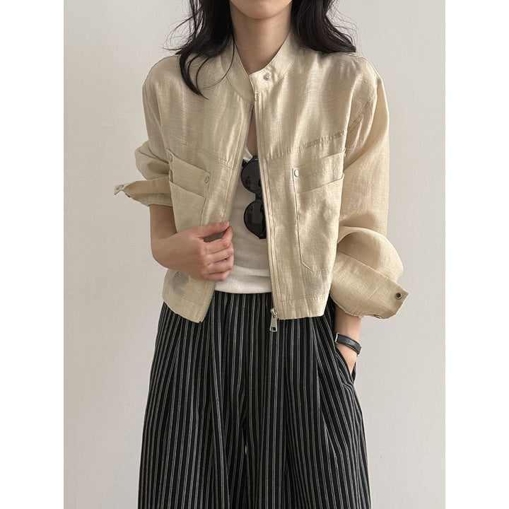 Dame let kort jakke med trykknaplukning og praktiske lommer Stilla