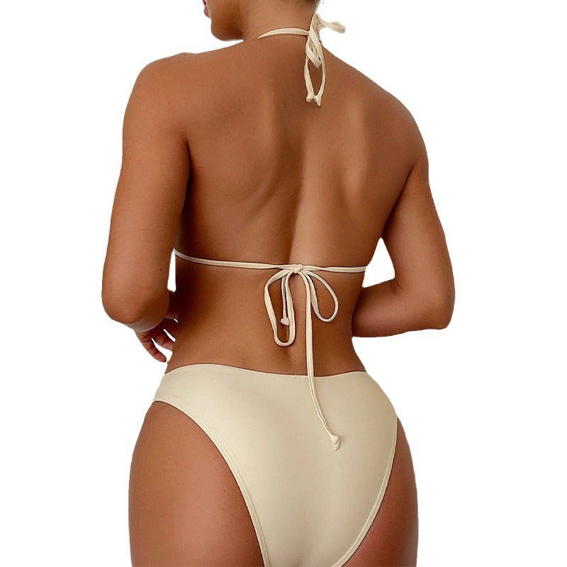 Dame Triangel-Bikini-Sæt med moderigtigt flæsedesign og stilfulde accenter Stilla